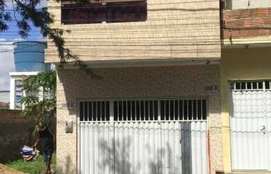 Imagem: A casa possui 4 Dormitórios, 2 Banheiros, 180m² de Área e