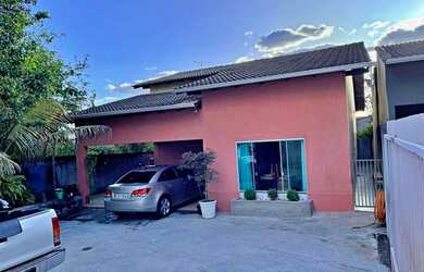 Imagem: A casa em condomínio possui 4 Dormitórios, 4 Banheiros, 3