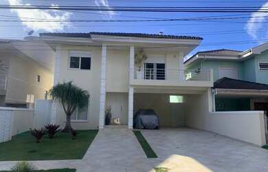 Imagem: A casa em condomínio possui 4 Dormitórios, 4 Banheiros, 4