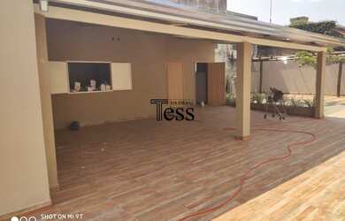 Imagem: O depósito possui 5 Vagas na garagem, 185m² de Área e está