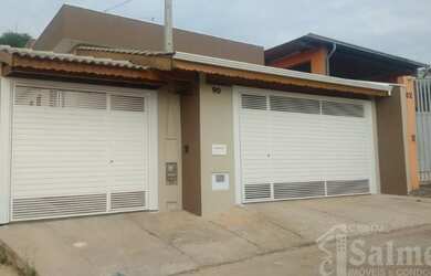 Imagem: A casa possui 2 Dormitórios, 2 Banheiros, 4 Vagas na garagem