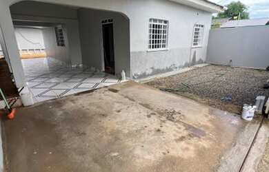 Imagem: A casa possui 2 Dormitórios, 1 Banheiro, 3 Vagas na garagem