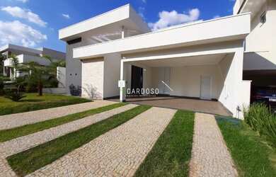 Imagem: A casa em condomínio possui 4 Dormitórios, 4 Banheiros, 4