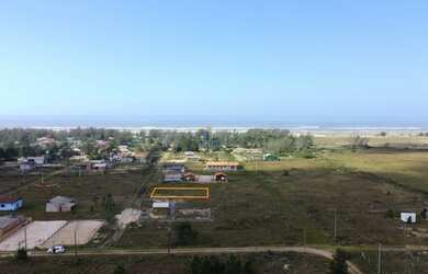 Imagem: O terreno está localizado em Balneário Gaivota, SC à venda