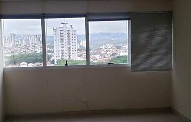 Imagem: O depósito possui 4 Vagas na garagem e 48m² de Área e está