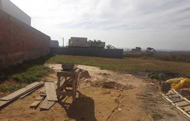 Imagem: O terreno possui 504m² de Área e está localizado em Alto