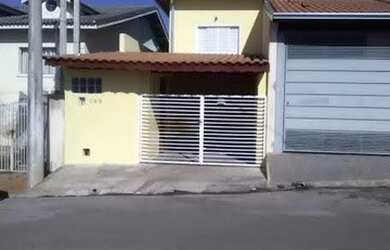 Imagem: A casa possui 2 Dormitórios, 1 Banheiro, 1 Vaga na garagem