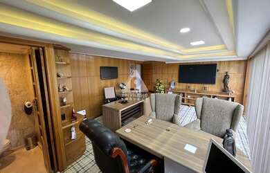 Imagem: O depósito possui 1 Vaga na garagem, 67m² de Área e está