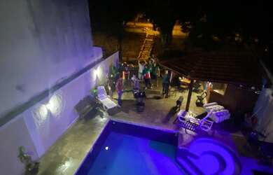 Imagem: A casa em condomínio possui 4 Dormitórios, 5 Banheiros, 400m²