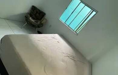 Imagem: A casa possui 2 Dormitórios, 2 Banheiros, 2 Vagas na garagem