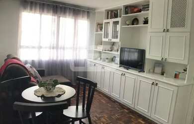 Imagem: O apartamento possui 3 Dormitórios, 1 Banheiro, 1 Vaga na garagem