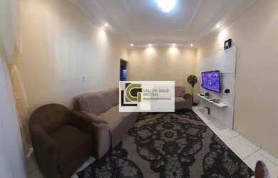 Imagem: A casa possui 3 Dormitórios, 1 Banheiro, 2 Vagas na garagem