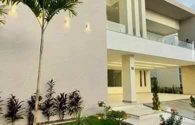 Imagem: A casa em condomínio possui 4 Dormitórios, 5 Banheiros, 3