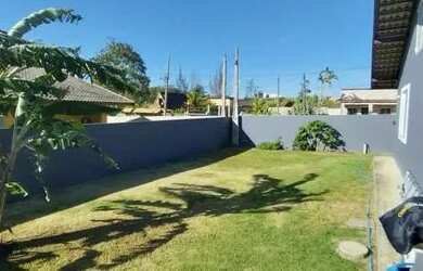 Imagem: A casa possui 2 Dormitórios, 1 Banheiro, 4 Vagas na garagem