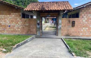 Imagem: A casa possui 2 Dormitórios, 1 Banheiro, 1 Vaga na garagem