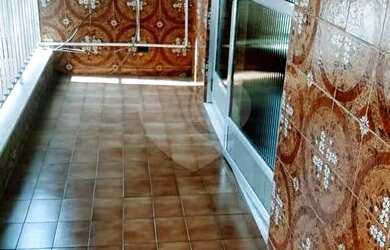 Imagem: A casa à venda possui 4 Dormitórios, 1 Banheiro, 2 Vagas na