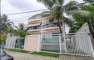 Imagem: A casa em condomínio possui 1 Dormitório, 3 Banheiros, 2 Vagas