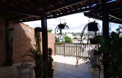 Imagem: A casa possui 3 Dormitórios, 1 Banheiro, 1 Vaga na garagem