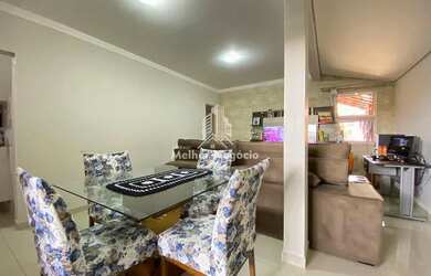 Imagem: A casa possui 3 Dormitórios, 3 Banheiros, 2 Vagas na garagem