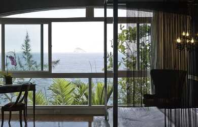 Imagem 5: Casa Cinematográfica entre o mar e montanha no Joá