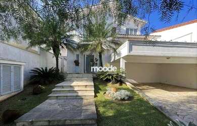 Imagem: A casa em condomínio possui 4 Dormitórios, 5 Banheiros, 4