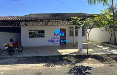 Imagem: A casa possui 5 Dormitórios, 3 Banheiros, 375m² de Área e