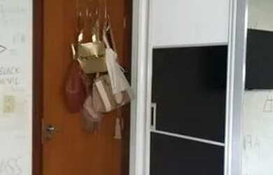 Imagem: A casa possui 2 Dormitórios, 1 Banheiro, 2 Vagas na garagem