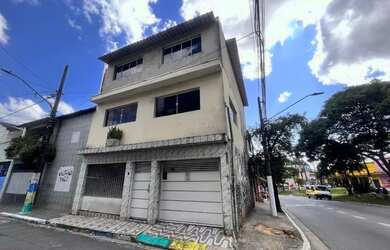 Imagem: O depósito possui 2 Vagas na garagem e 83m² de Área e está