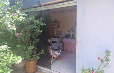 Imagem: A casa possui 2 Dormitórios e 2 Vagas na garagem e está localizado