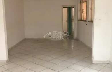 Imagem: O depósito possui 5 Vagas na garagem, 200m² de Área e está