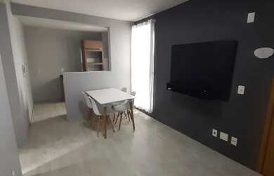 Imagem: O apartamento possui 2 Dormitórios, 1 Banheiro, 1 Vaga na garagem