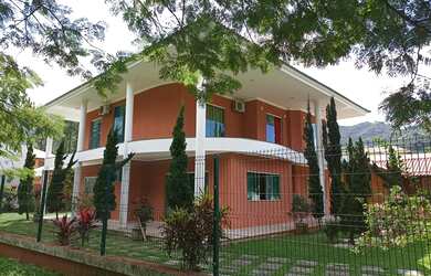 Imagem: A casa em condomínio possui 5 Dormitórios, 5 Banheiros, 5