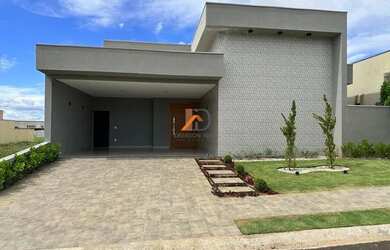 Imagem: A casa em condomínio possui 3 Dormitórios, 4 Banheiros, 4