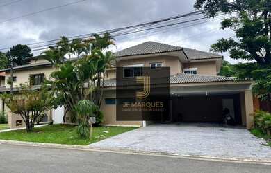 Imagem: A casa em condomínio possui 4 Dormitórios, 5 Banheiros, 4