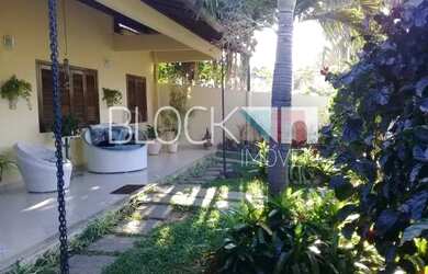 Imagem: A casa possui 4 Dormitórios, 5 Banheiros, 3 Vagas na garagem