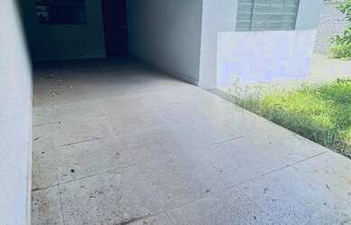 Imagem: A casa possui 2 Dormitórios, 2 Banheiros, 2 Vagas na garagem