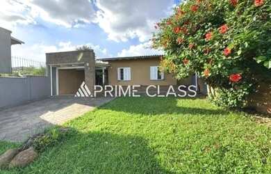 Imagem: A casa possui 3 Dormitórios, 2 Banheiros, 5 Vagas na garagem