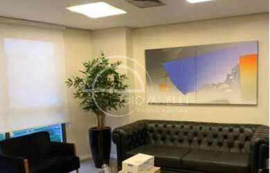 Imagem: O depósito possui 5 Vagas na garagem, 700m² de Área e está