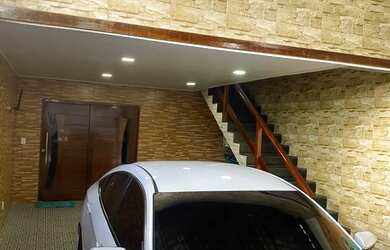 Imagem: A casa possui 3 Dormitórios, 3 Banheiros, 3 Vagas na garagem