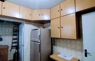 Imagem: O apartamento possui 1 Dormitório, 1 Banheiro, 1 Vaga na garagem