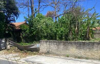 Imagem: O terreno possui 450m² de Área e está localizado em Serra