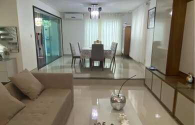 Imagem: A casa em condomínio possui 5 Dormitórios, 5 Banheiros, 4