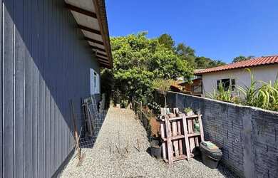 Imagem 2: Casa de Madeira à Venda em Paulo Lopes/SC Bairro Morro do Freitas