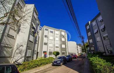 Imagem: O apartamento possui 3 Dormitórios, 1 Banheiro, 1 Vaga na garagem