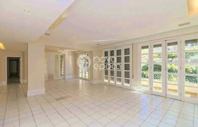 Imagem: O apartamento possui 4 Dormitórios, 5 Banheiros, 1 Vaga na