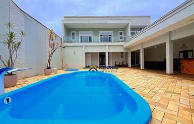 Imagem: A casa possui 5 Dormitórios, 5 Banheiros, 5 Vagas na garagem