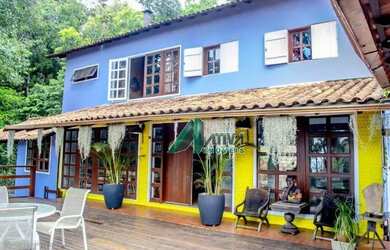 Imagem: A casa em condomínio possui 4 Dormitórios, 3 Banheiros, 5