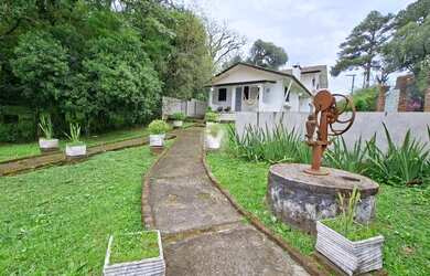 Imagem 4: Casa ampla com piscina, possuindo 4 dormitórios, localizada em Itaara