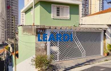 Imagem: A casa possui 2 Dormitórios, 2 Banheiros, 3 Vagas na garagem