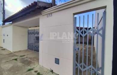 Imagem: A casa possui 1 Dormitório, 1 Banheiro, 1 Vaga na garagem